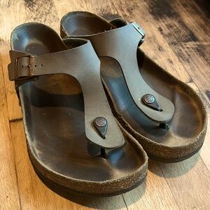 Birkenstock Gizeh (flip flops) in the color Mocha. Size 45 (US M12).